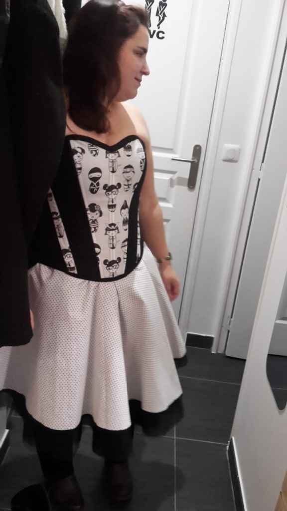 Corset noir et blanc