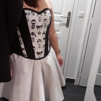 Corset noir et blanc