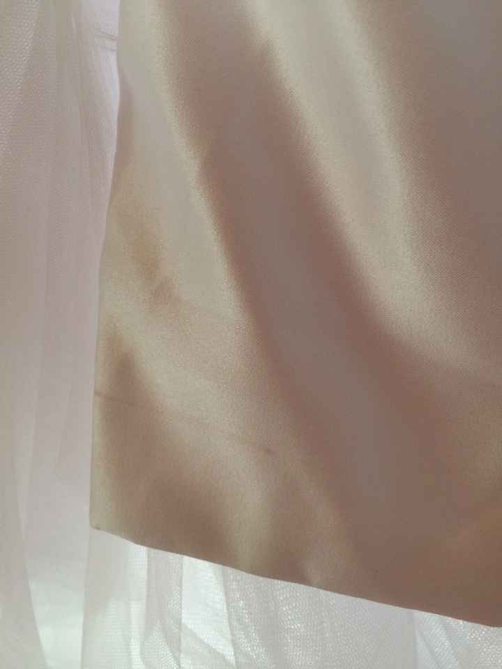 Détails de ma robe, apres une nuit difficile - 1