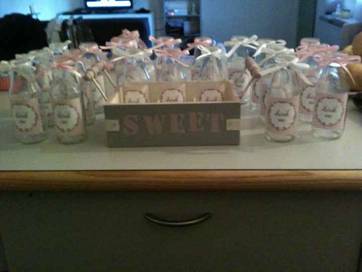 Bouteilles lait fraise sweet table
