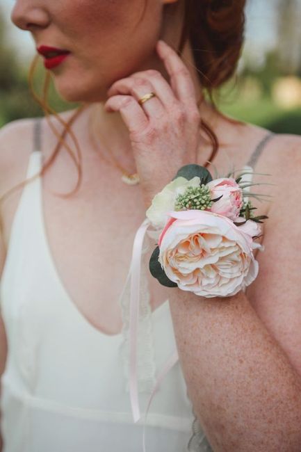 Bracelet de fleurs témoin ou demoiselle d'honneur