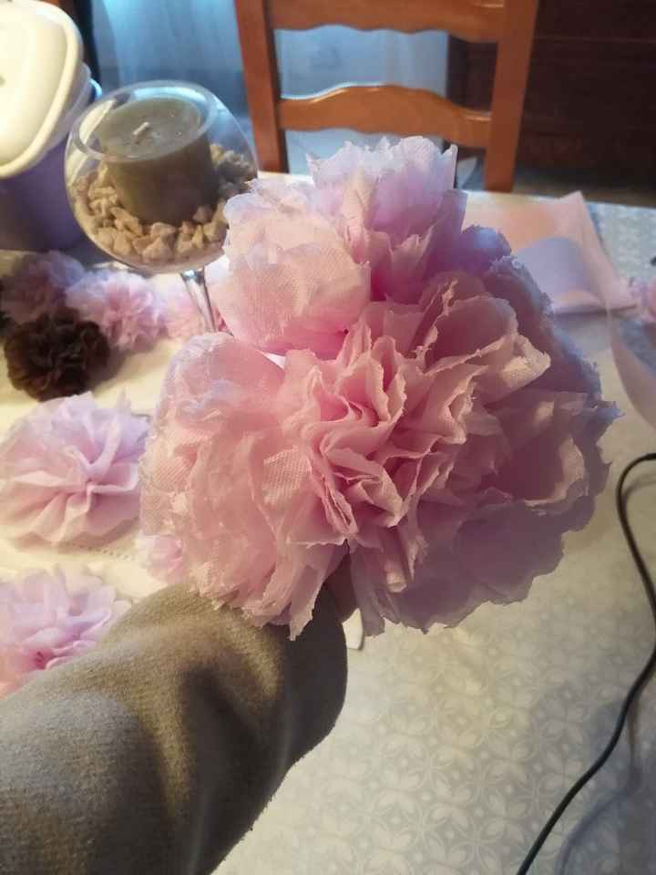 Fleurs en papier pour arche des mariés - 1