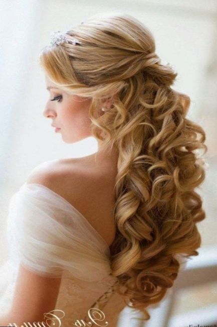 Quelle coiffure avec un dos en dentelle 3