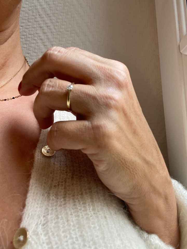 Ta bague de fiançailles sur le Pinterest de Mariages.net ça t'intéresse ? ❤️ - 1