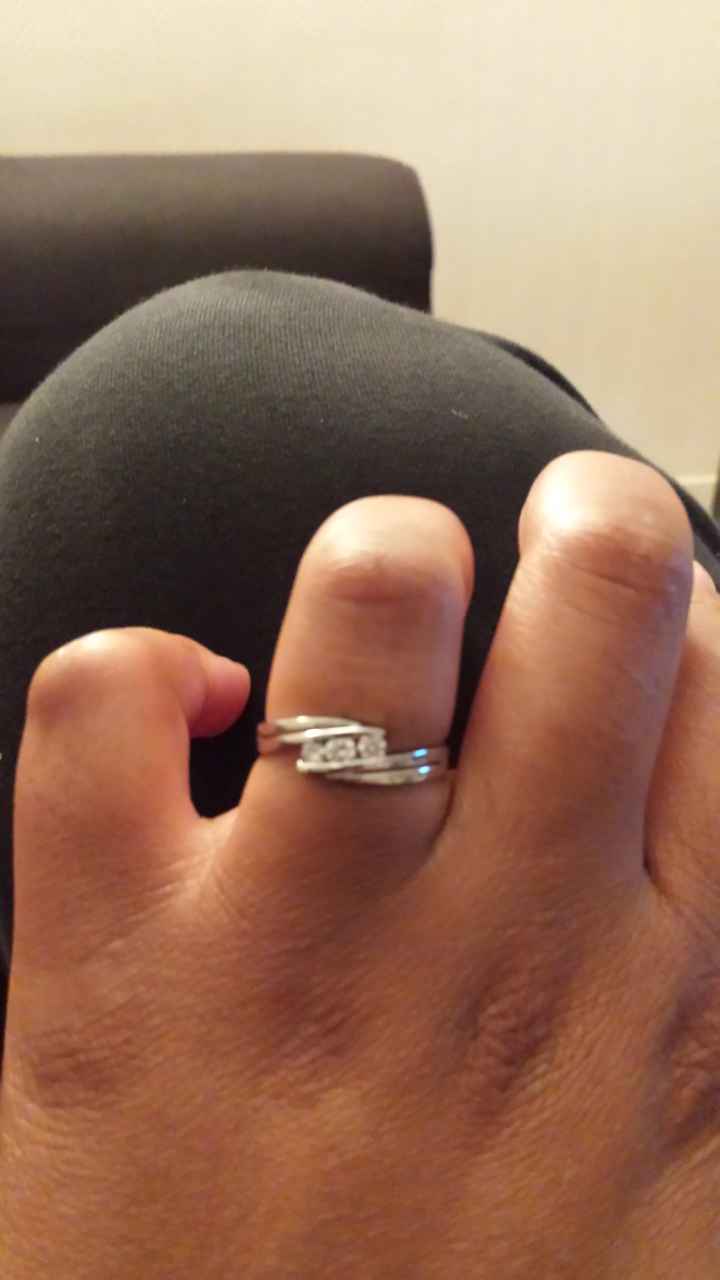 Qui porte une bague de fiançailles ? - 1