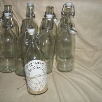 Lot de 9 bouteille de limonade à la base qui me servait de vase de centre de table