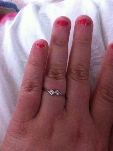 Qui porte une bague de fiançailles ? - 1