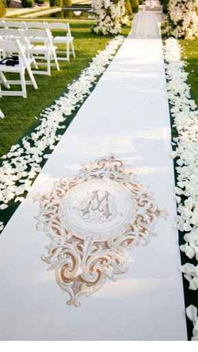 Tapis et Pétales sur les cotés