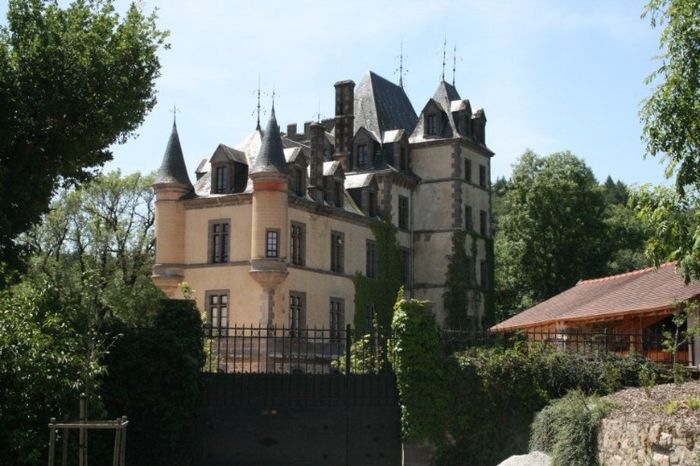 Château et cour pour vin d'honneur