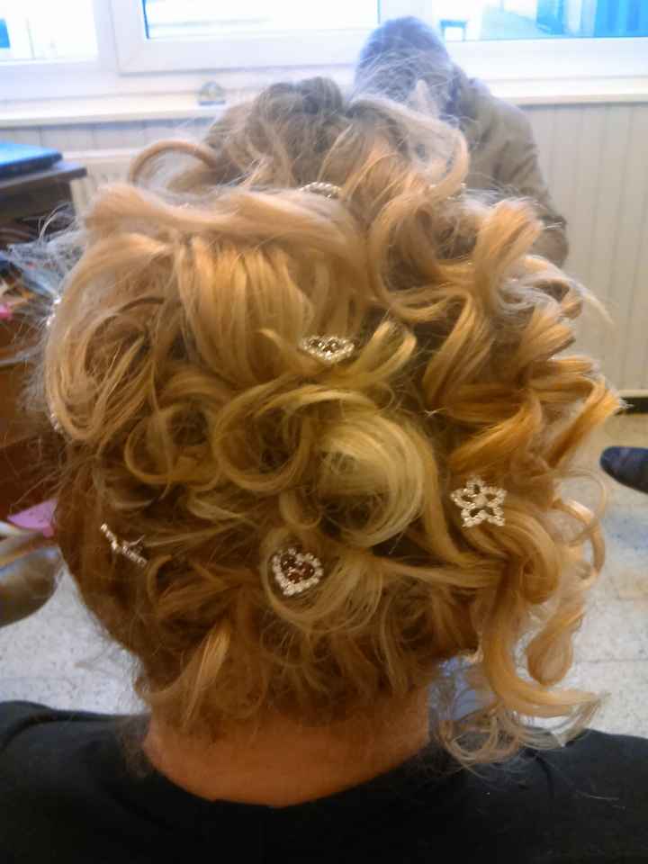 Essai coiffure, maquillage et robe... pas convaincu... - 1