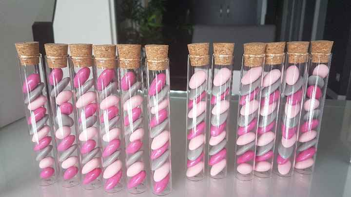 Essai contenant dragées et serviettes - 1