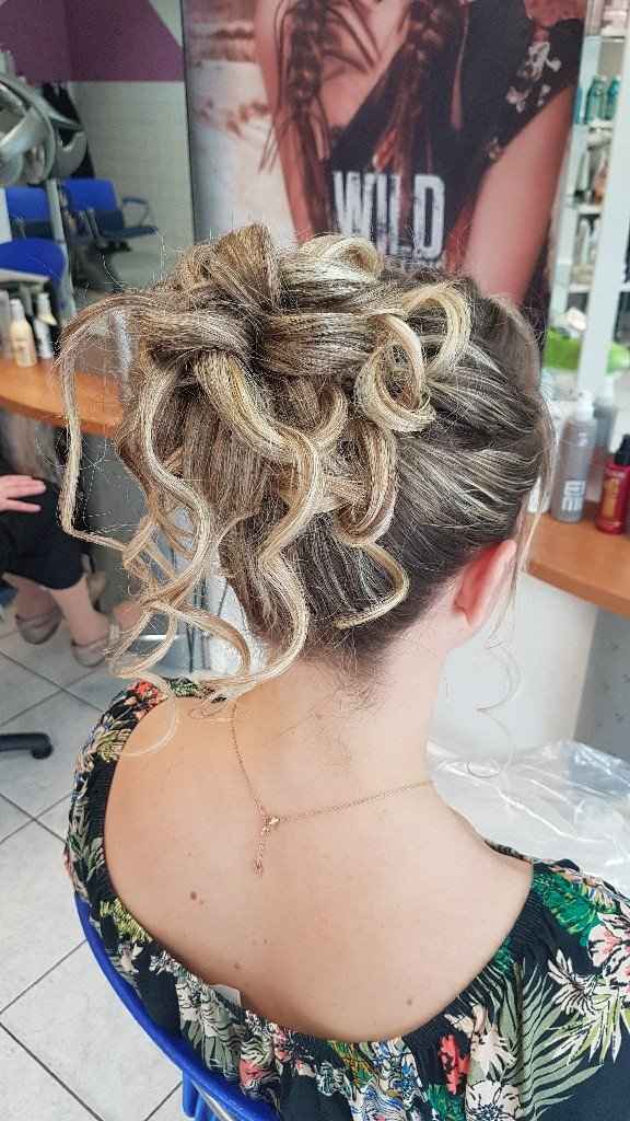 Qui a fait un chignon haut flou? - 2