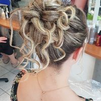 Qui a fait un chignon haut flou? - 2