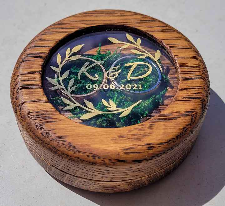 Coussin ou boîte pour alliance - 1