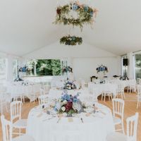 Noeuds sur les chaises de la salle de réception - 1