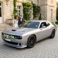 Dodge Challenger SRT 707 ch, le Muscle Américain, avec Chauffeur, pour une entrée remarquée.