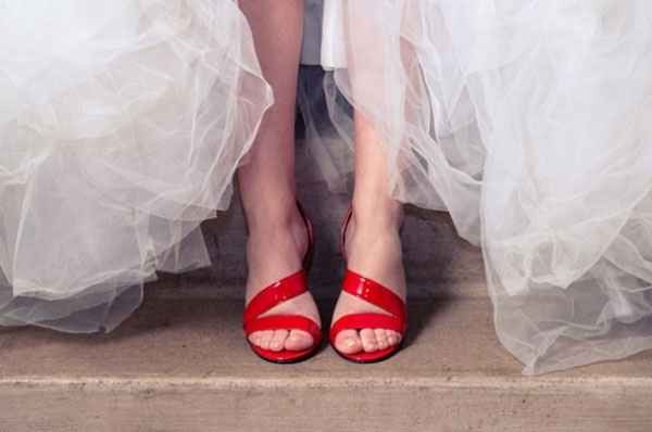 Elle a osé les chaussures rouges ?