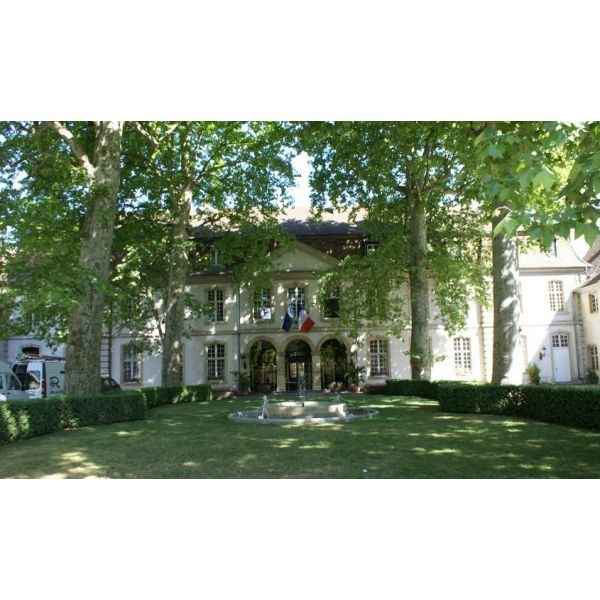 Voici la mairie de rixheim (devant)