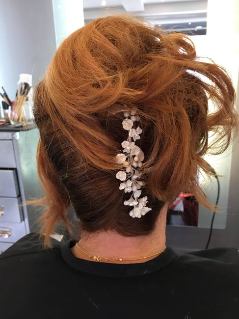 Cheveux attachés ou détachés pour le mariage ? - 1