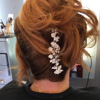Cheveux attachés ou détachés pour le mariage ? - 1