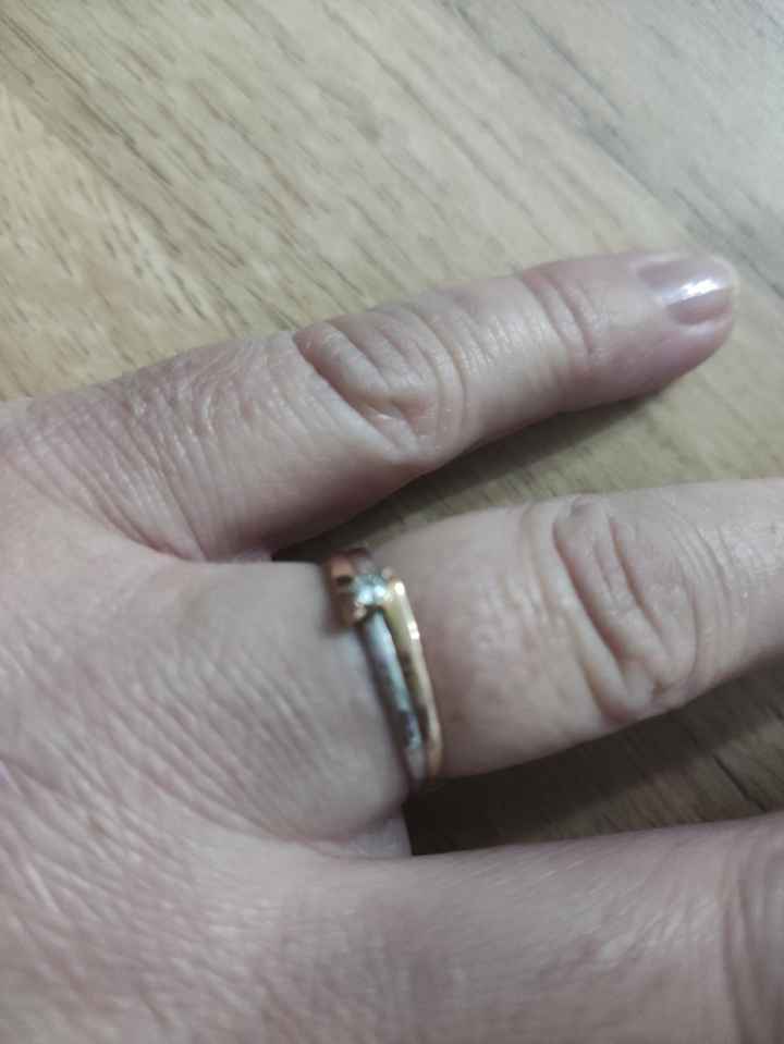 Ta bague de fiançailles sur le Pinterest de Mariages.net ça t'intéresse ? ❤️ - 1