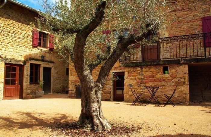 Relais des Pierres Dorees 