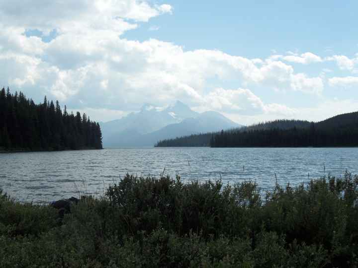 Devant le fameux lac canadien