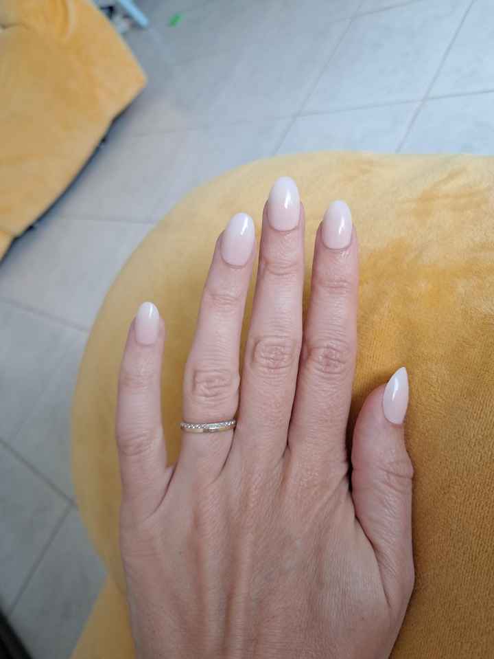 Des avis sur les press-on nails pour le mariage ? 💅✨ - 1