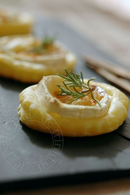 Tartelettes feuilletées chèvre romarin