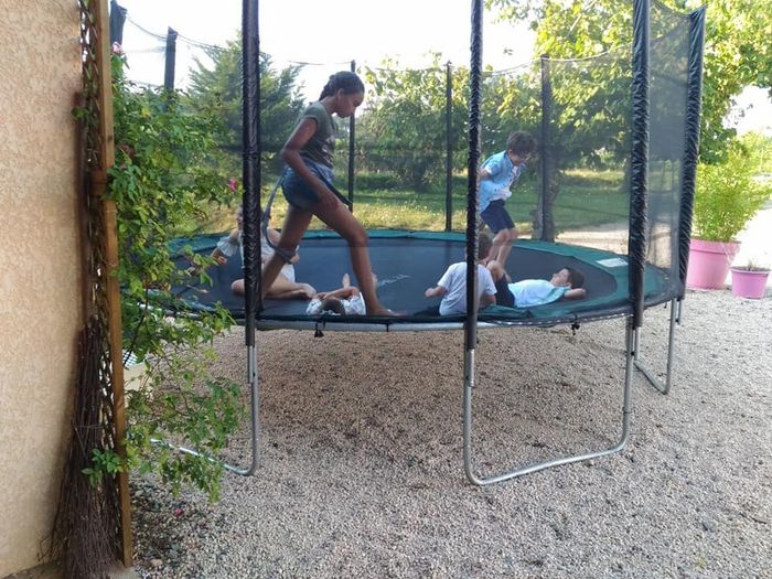 Grand trampoline pour les enfants