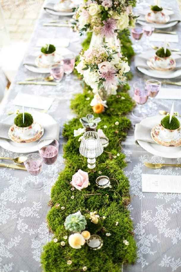 Chemin de table en mousse
