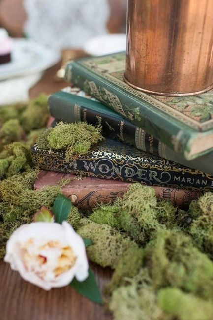 centre de table livres et mousse
