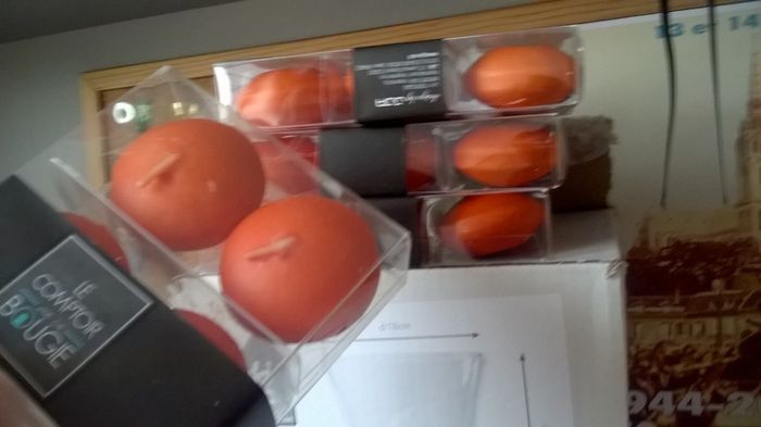 bougie orange flotante