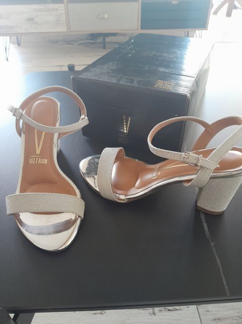Chaussure transparente " plastique " 4