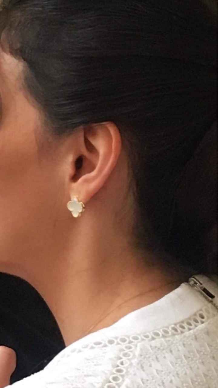 Montrez moi vos boucles d’oreilles - 1