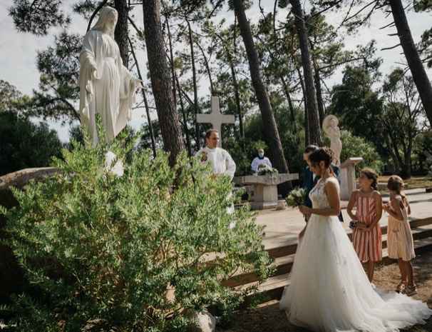 Allez vous donner un de vos bouquet à Marie pour l'église - 1