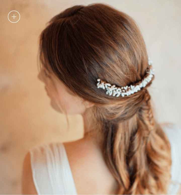 Peigne à cheveux et couleur de la tenue - 4