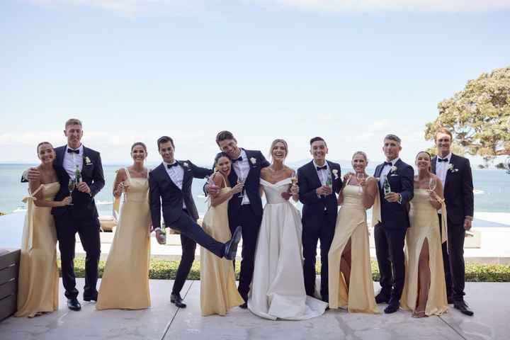 Recherche photo cortège dh en jaune - 2