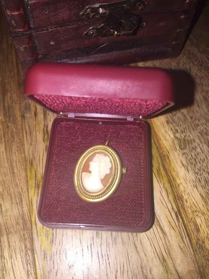 Le headband de ma grand-mère comme vieil élément. - 1