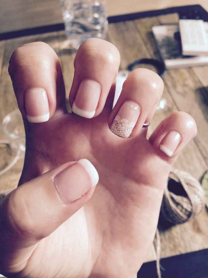 Essaie manucure en dentelle - 1