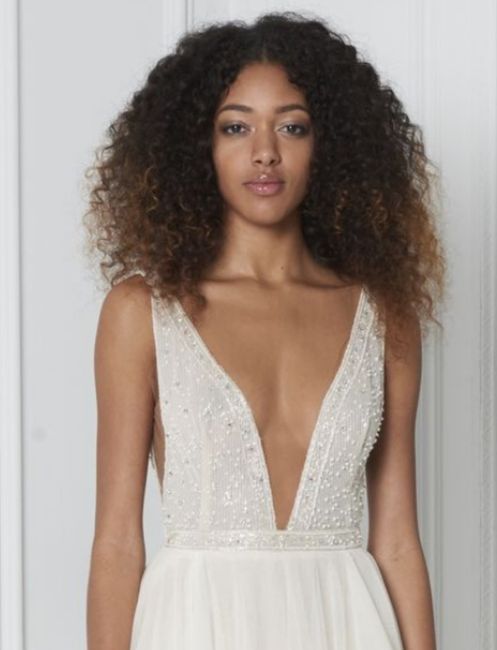 Quel décolleté pour une petite poitrine ? 3