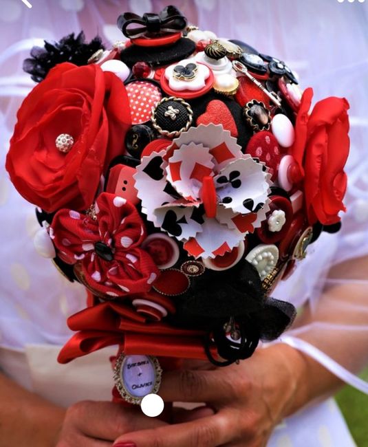 Joli bouquet Rock en rouge et noir. - 4