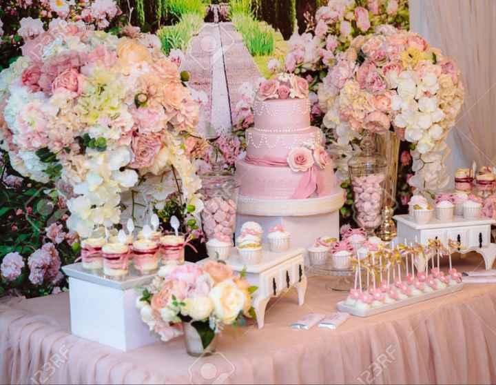 Buffet de dessert avec du Rose. - 1