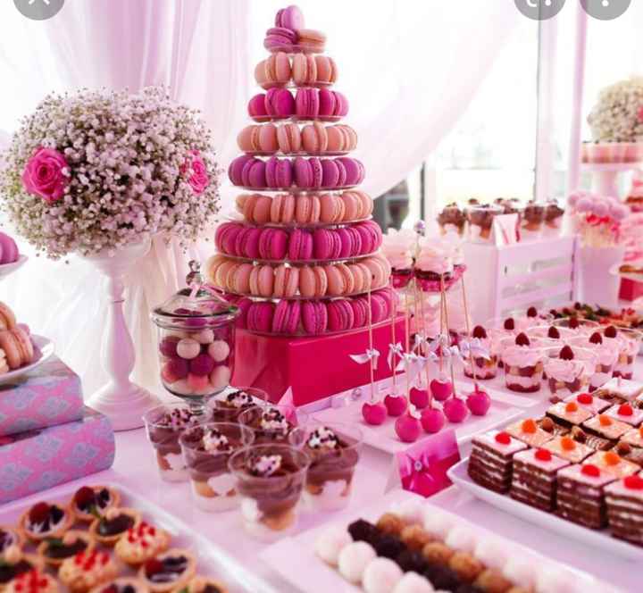 Buffet de dessert avec du Rose. - 2