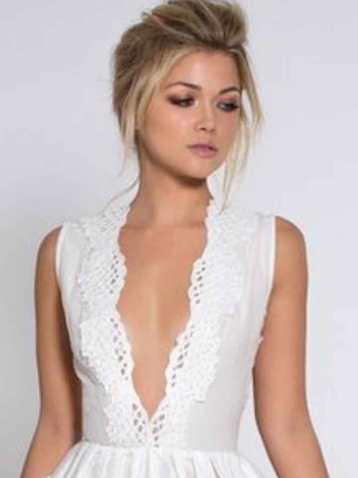 Quel décolleté pour une petite poitrine ? - 2