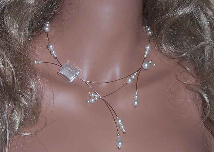 Collier blanc