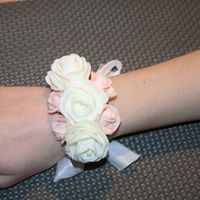 Bracelet satin et ruban et fleurs en mousse