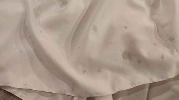 Nettoyage robe : reste des traces de terre... - 1