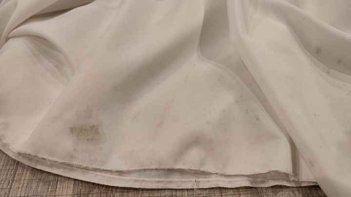 Nettoyage robe : reste des traces de terre... - 2