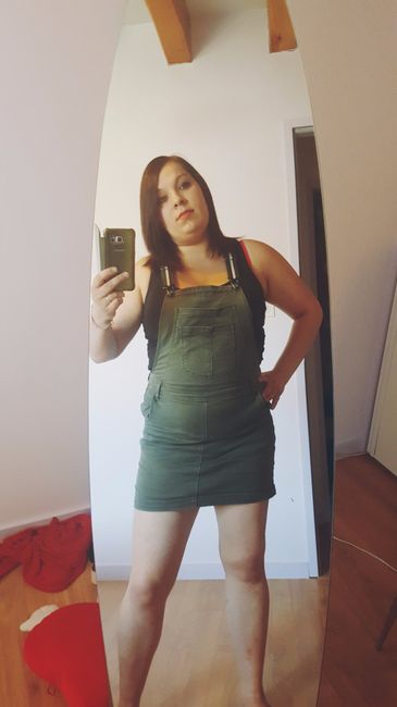 Forte poitrine, un peu de ventre après 2 grossesse sinon de fine jambes pareil pour les bras